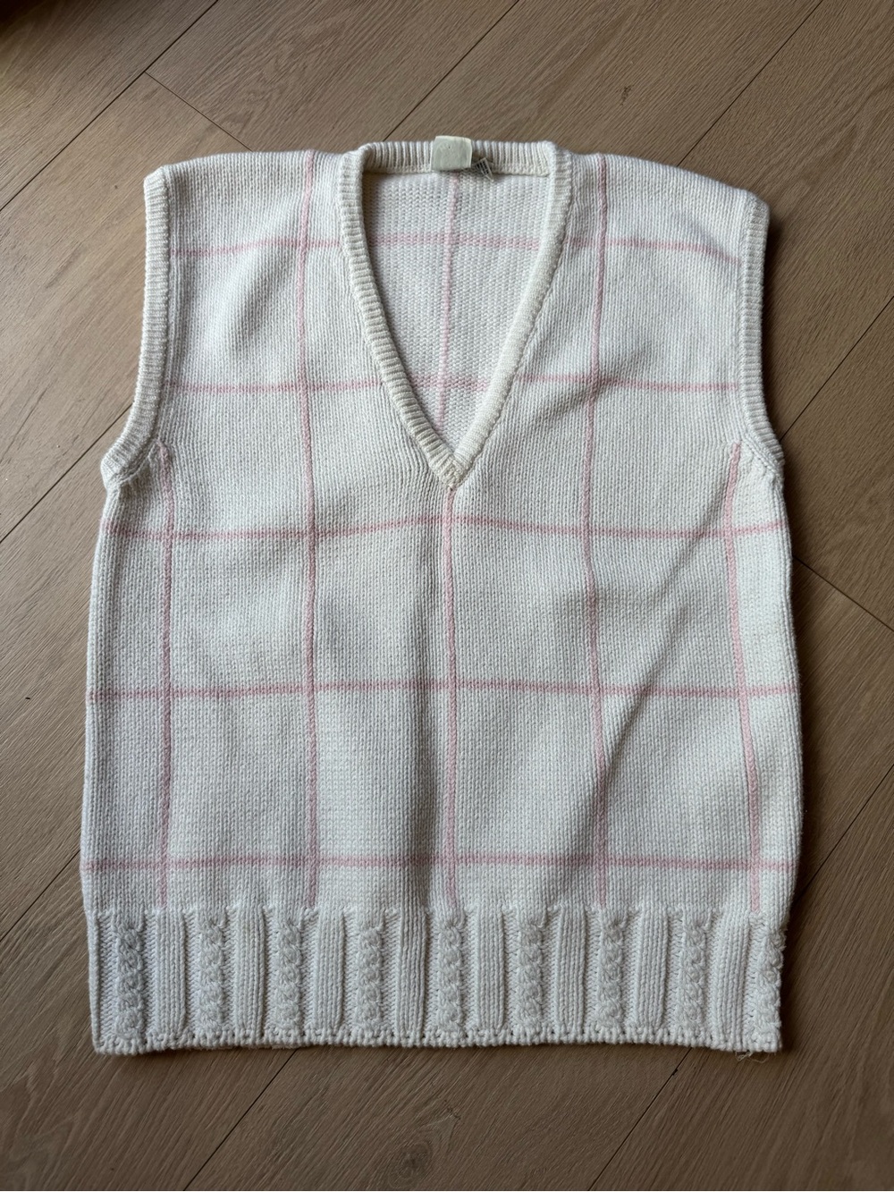 Vintage white and pink Knit Sweater Vest